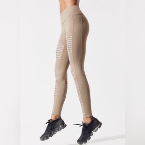 ALO Moto Leggings Sand Gravel Small